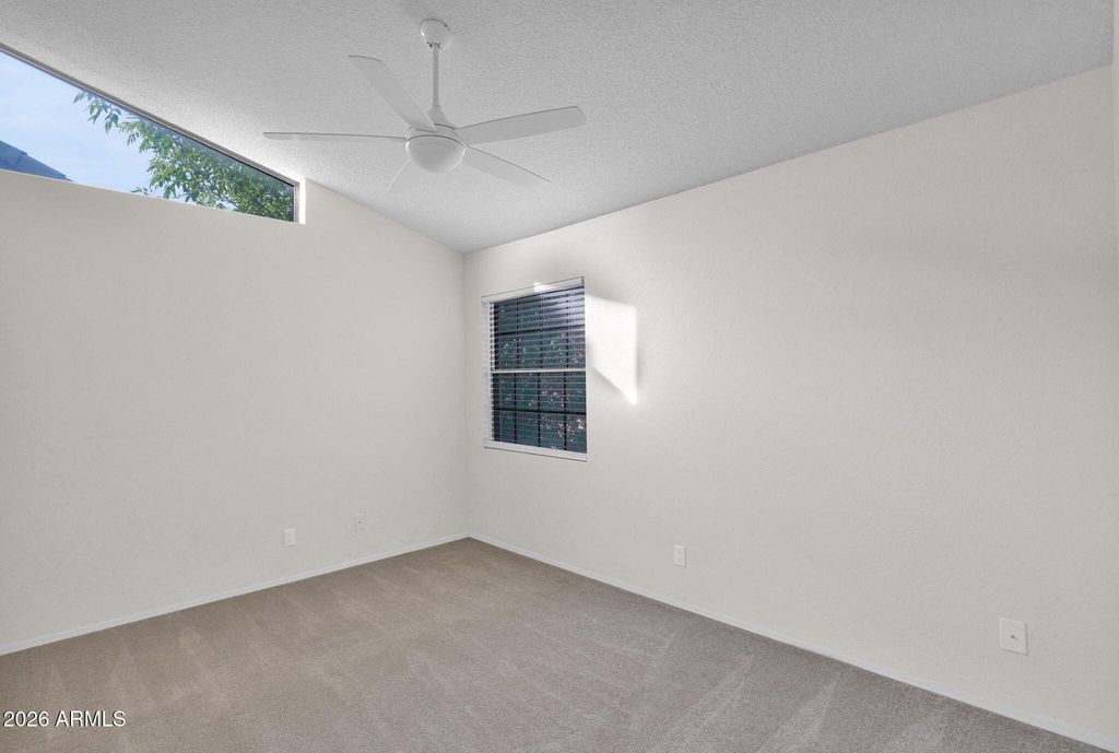 Image 27 of property listing at 1124 E ROSE Lane 3, Phoenix, AZ 85014