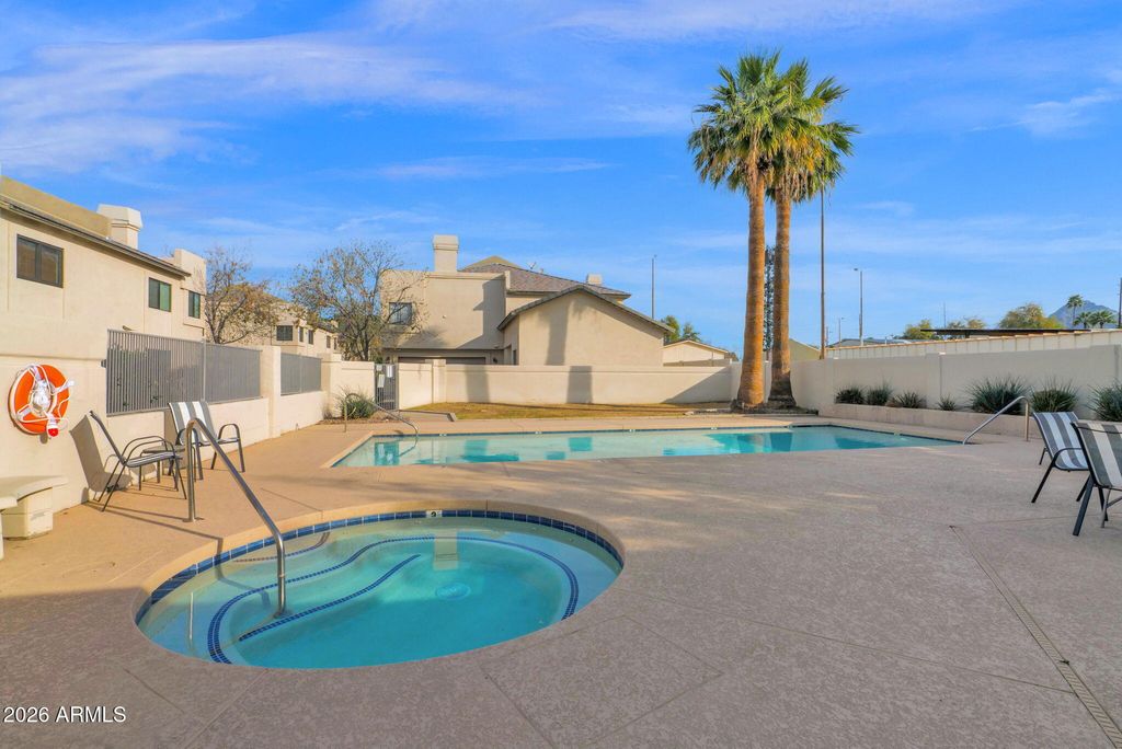 Image 33 of property listing at 1124 E ROSE Lane 3, Phoenix, AZ 85014