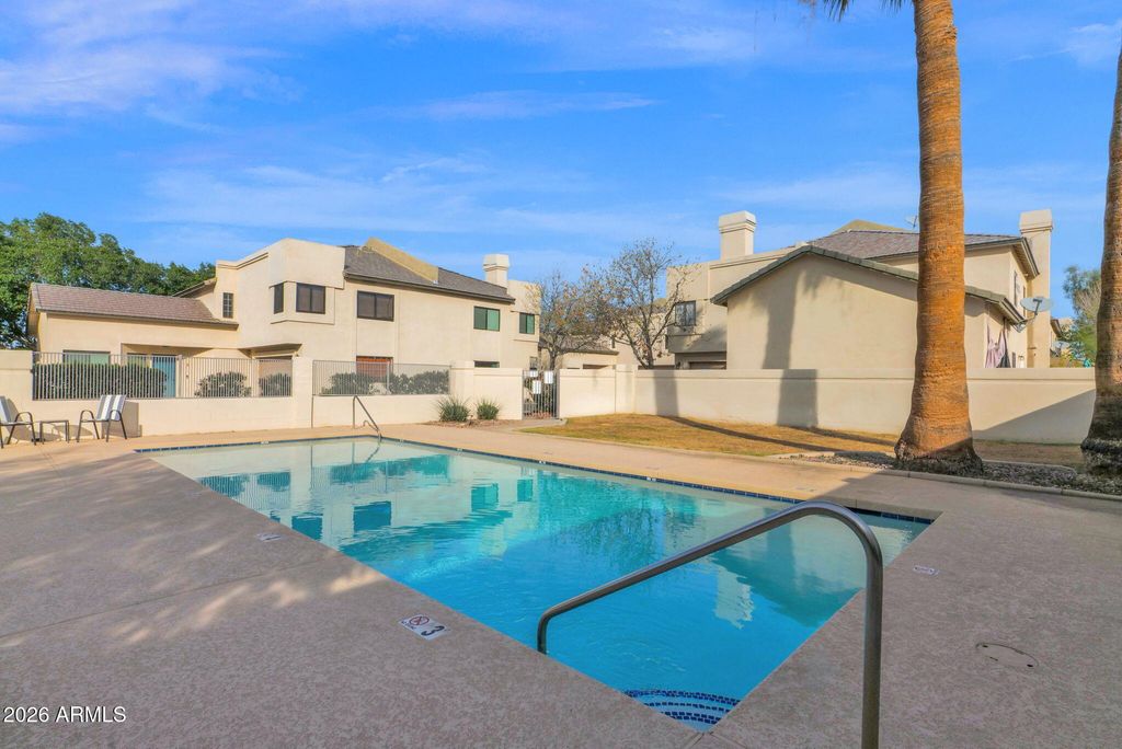 Image 36 of property listing at 1124 E ROSE Lane 3, Phoenix, AZ 85014
