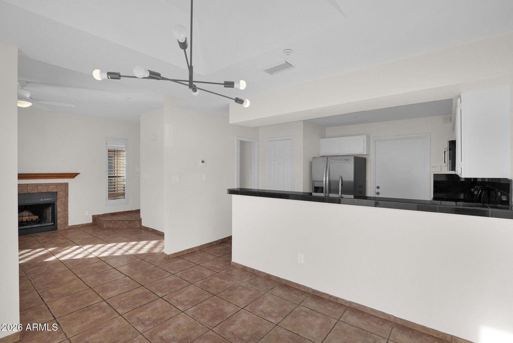 Image 8 of property listing at 1124 E ROSE Lane 3, Phoenix, AZ 85014