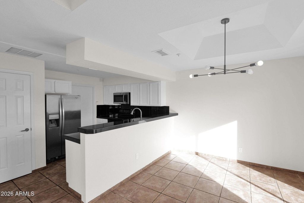 Image 9 of property listing at 1124 E ROSE Lane 3, Phoenix, AZ 85014