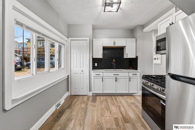 1724 S 17th Street, Omaha, NE 68108