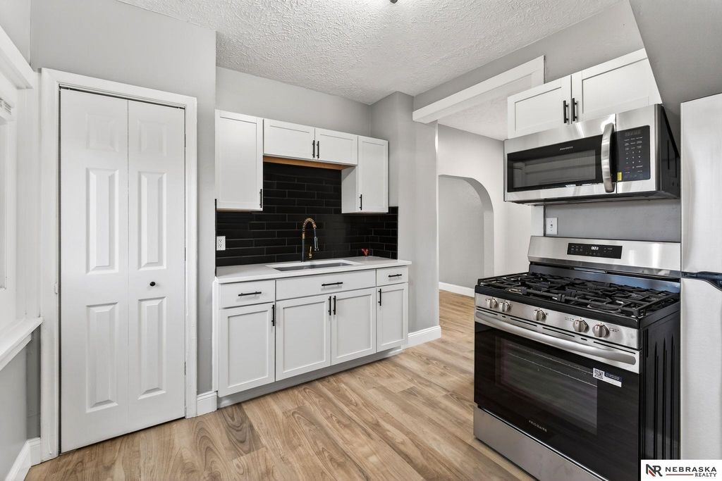 1724 S 17th Street, Omaha, NE 68108