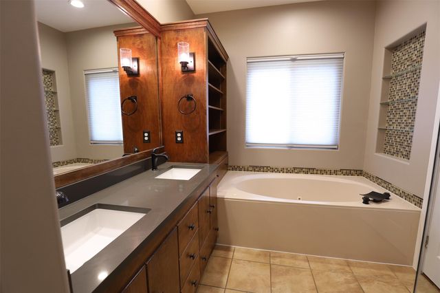 8205 Mescalero DR, Austin, TX 78736