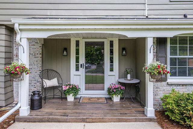18005 Lisa LANE, Brookfield, WI 53045