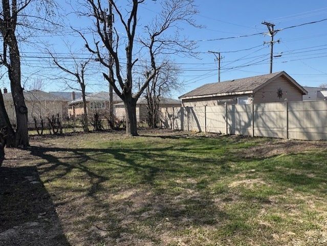 9520 S Sacramento Avenue, Evergreen Park, IL 60805