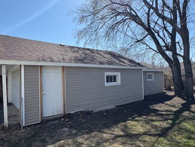 9520 S Sacramento Avenue, Evergreen Park, IL 60805