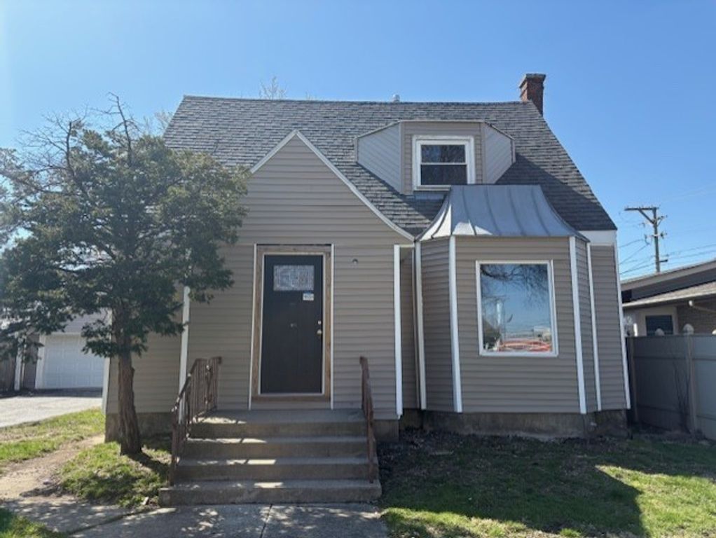 9520 S Sacramento Avenue, Evergreen Park, IL 60805