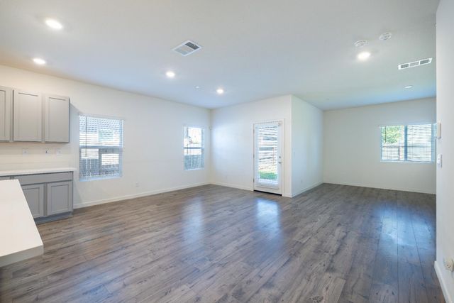 2057 Skipper Cove Way, Plumas Lake, CA 95961