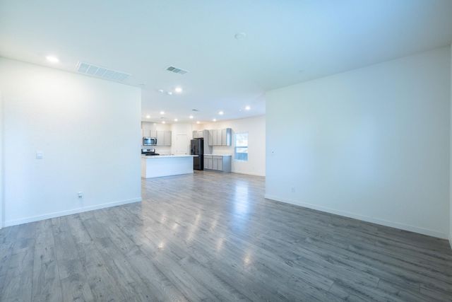 2057 Skipper Cove Way, Plumas Lake, CA 95961