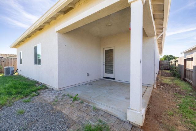 2057 Skipper Cove Way, Plumas Lake, CA 95961