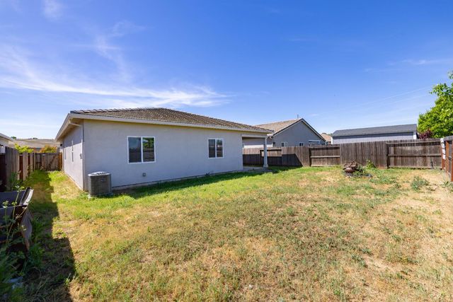 2057 Skipper Cove Way, Plumas Lake, CA 95961