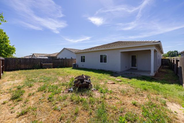 2057 Skipper Cove Way, Plumas Lake, CA 95961