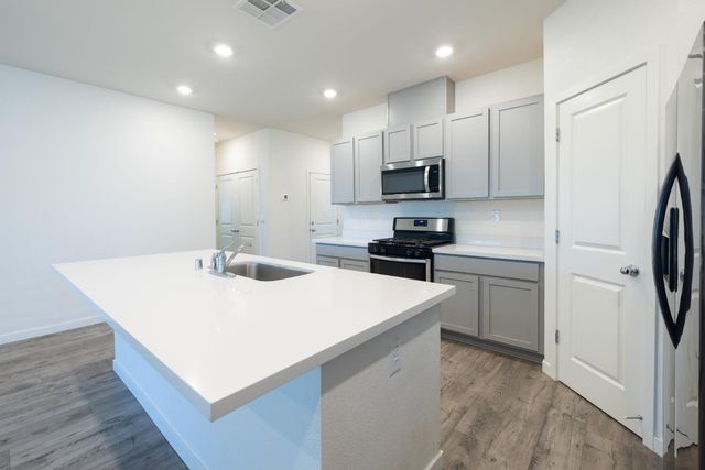 2057 Skipper Cove Way, Plumas Lake, CA 95961