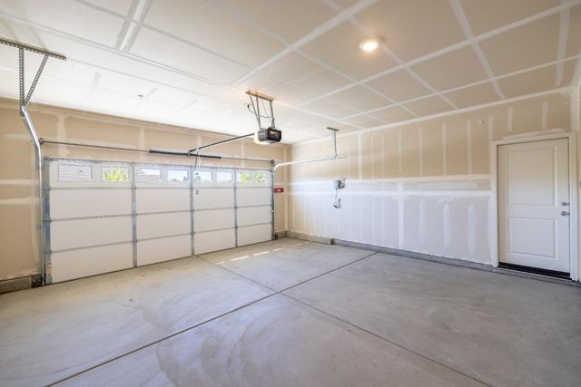 2057 Skipper Cove Way, Plumas Lake, CA 95961