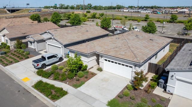 2057 Skipper Cove Way, Plumas Lake, CA 95961