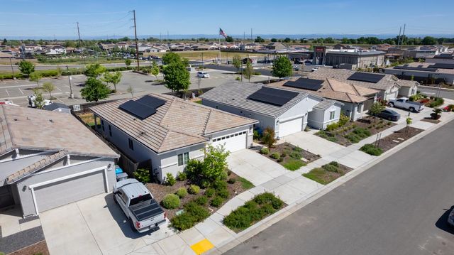 2057 Skipper Cove Way, Plumas Lake, CA 95961