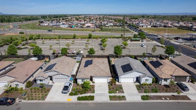 2057 Skipper Cove Way, Plumas Lake, CA 95961