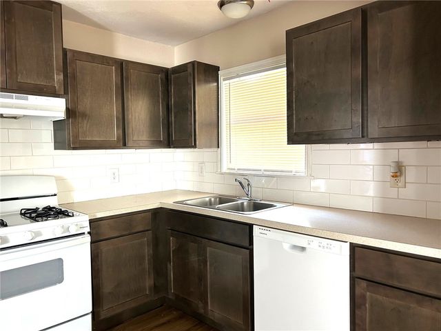 3925 Barnes St, Corpus Christi, TX 78415