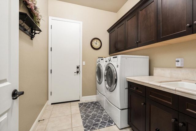 1979 N Nicolette Avenue, Clovis, CA 93619