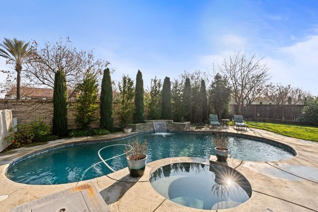 1979 N Nicolette Avenue, Clovis, CA 93619