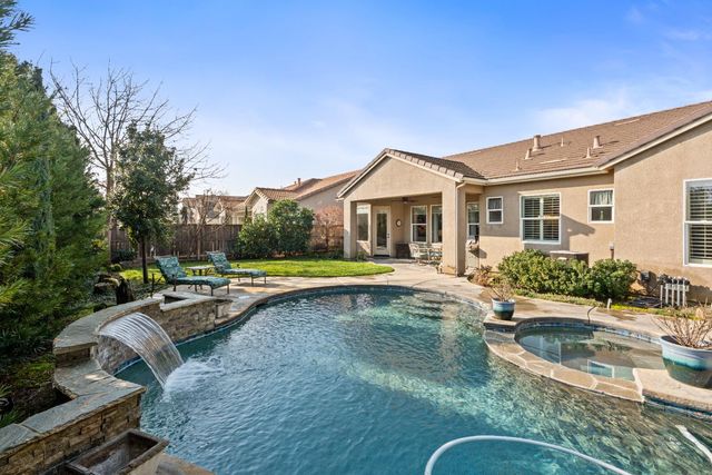 1979 N Nicolette Avenue, Clovis, CA 93619