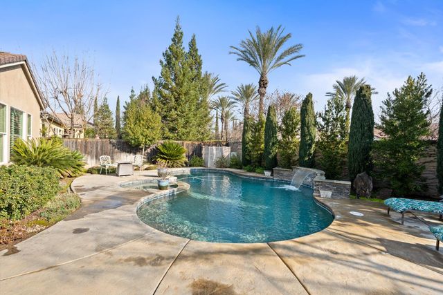 1979 N Nicolette Avenue, Clovis, CA 93619