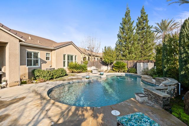 1979 N Nicolette Avenue, Clovis, CA 93619