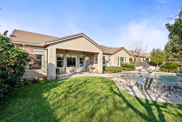 1979 N Nicolette Avenue, Clovis, CA 93619