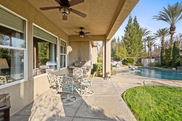 1979 N Nicolette Avenue, Clovis, CA 93619