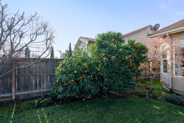 1979 N Nicolette Avenue, Clovis, CA 93619