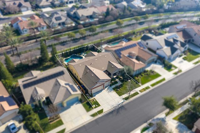 1979 N Nicolette Avenue, Clovis, CA 93619