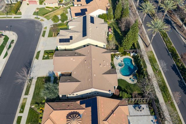 1979 N Nicolette Avenue, Clovis, CA 93619