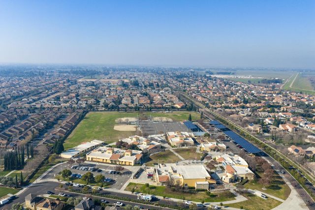 1979 N Nicolette Avenue, Clovis, CA 93619