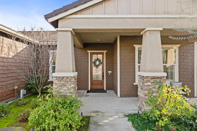 1979 N Nicolette Avenue, Clovis, CA 93619