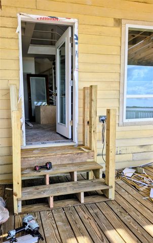 1823 Port O Call Street, Tiki Island, TX 77554