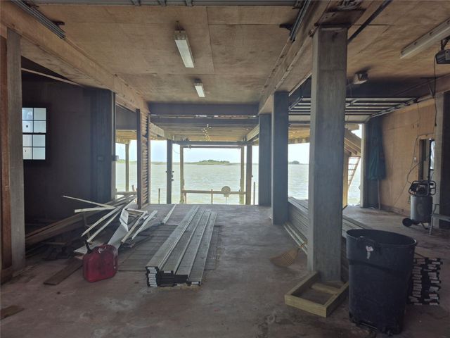 1823 Port O Call Street, Tiki Island, TX 77554