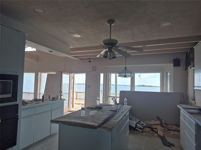 1823 Port O Call Street, Tiki Island, TX 77554