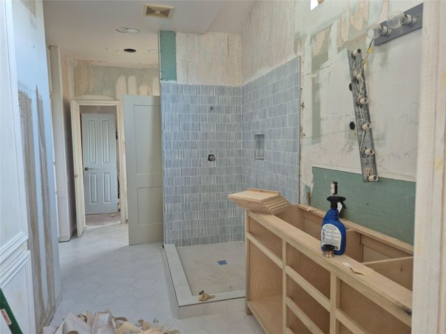 1823 Port O Call Street, Tiki Island, TX 77554