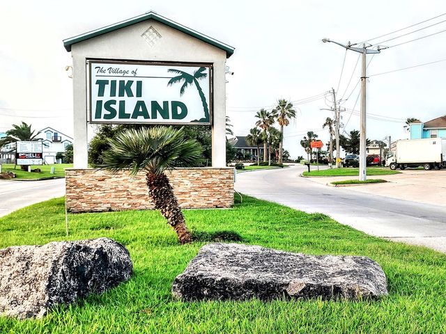 1823 Port O Call Street, Tiki Island, TX 77554