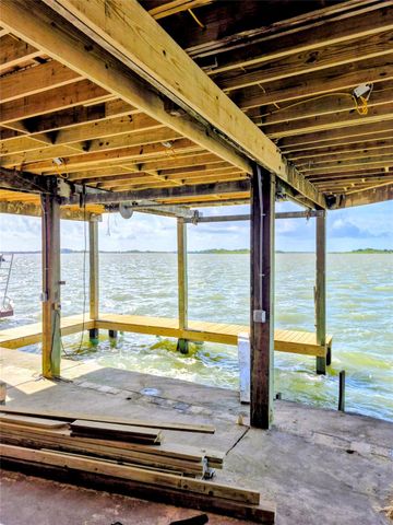 1823 Port O Call Street, Tiki Island, TX 77554