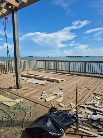 1823 Port O Call Street, Tiki Island, TX 77554