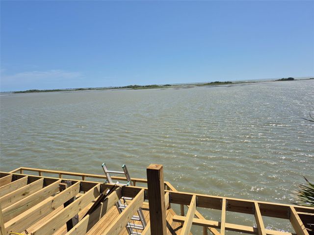1823 Port O Call Street, Tiki Island, TX 77554