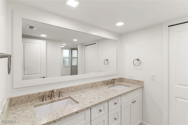 3049 W Gulf DR 101, Sanibel, FL 33957