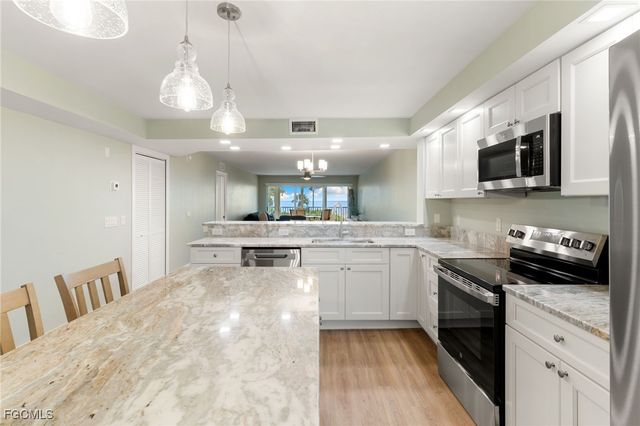 3049 W Gulf DR 101, Sanibel, FL 33957