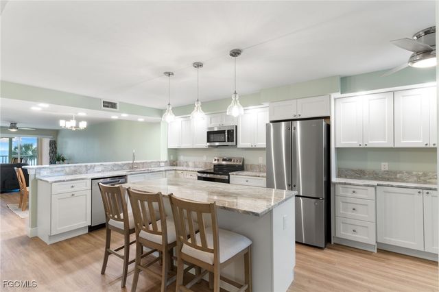 3049 W Gulf DR 101, Sanibel, FL 33957