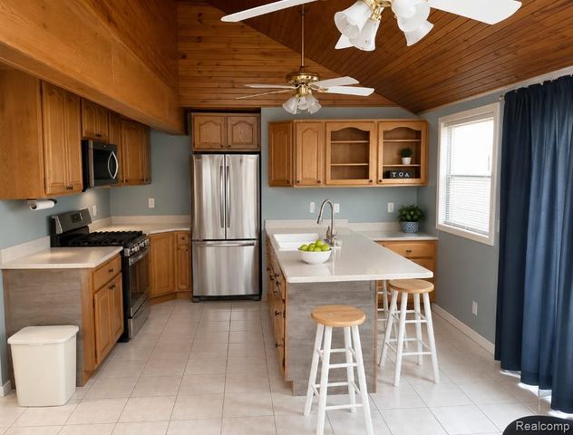 1983 Maxfield Road, Hartland Township, MI 48353