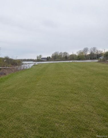 1983 Maxfield Road, Hartland Township, MI 48353