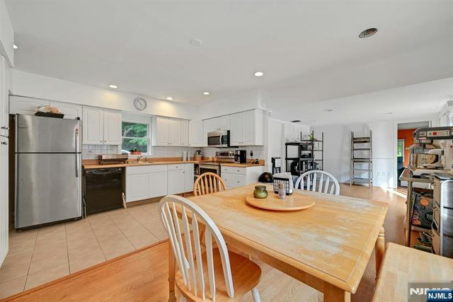 380 Ringwood Avenue, Wanaque, NJ 07465