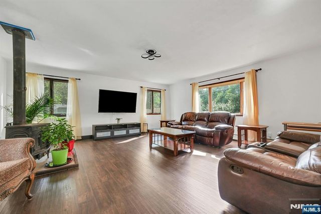 380 Ringwood Avenue, Wanaque, NJ 07465